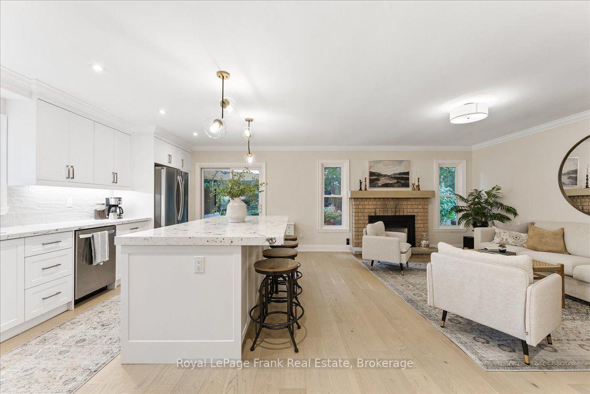Photo 10 of 66 Centre Road, Uxbridge — HOMEH