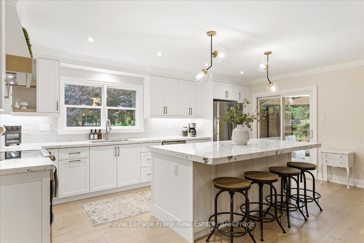 Photo 11 of 66 Centre Road, Uxbridge — HOMEH