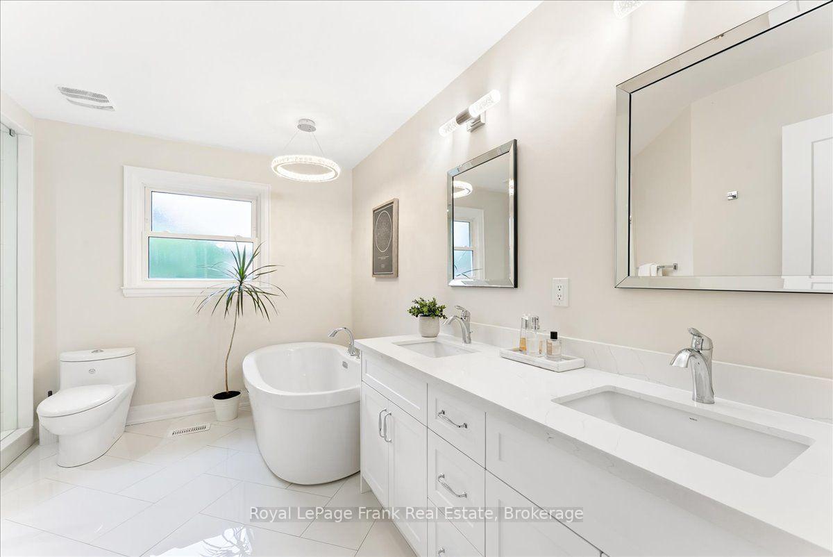 Photo 20 of 66 Centre Road, Uxbridge — HOMEH