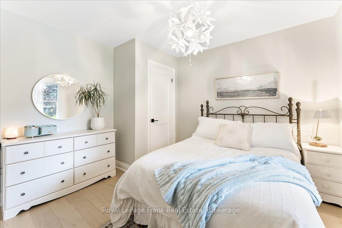 Photo 24 of 66 Centre Road, Uxbridge — HOMEH