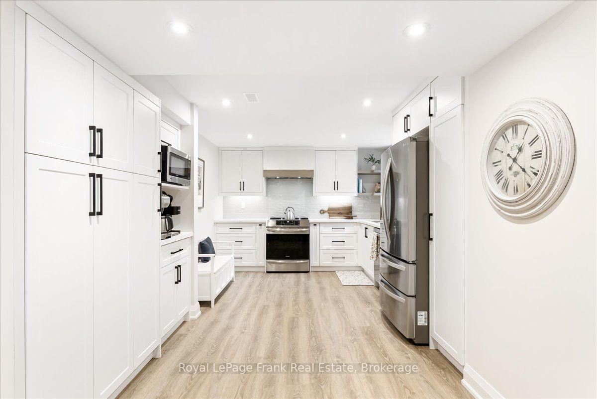 Photo 35 of 66 Centre Road, Uxbridge — HOMEH
