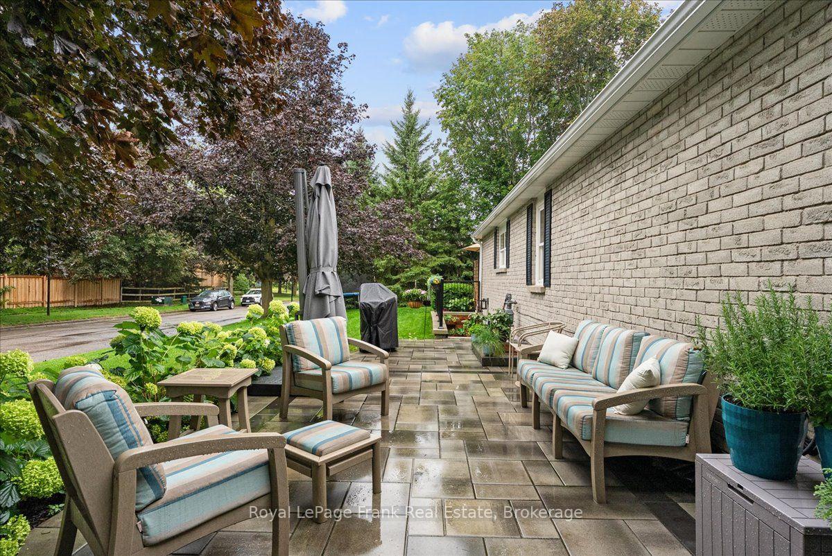 Photo 40 of 66 Centre Road, Uxbridge — HOMEH