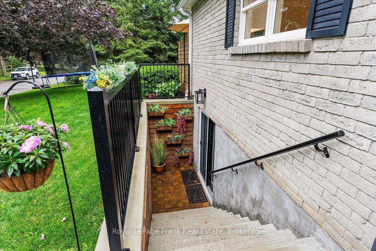 Photo 41 of 66 Centre Road, Uxbridge — HOMEH