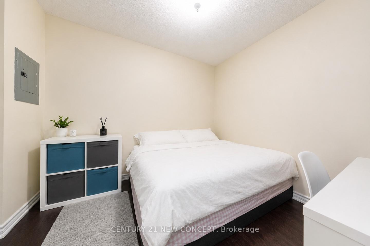 Photo 2 of Unit 404, 761 Bay Street, Toronto, Bay Street Corridor — HOMEH