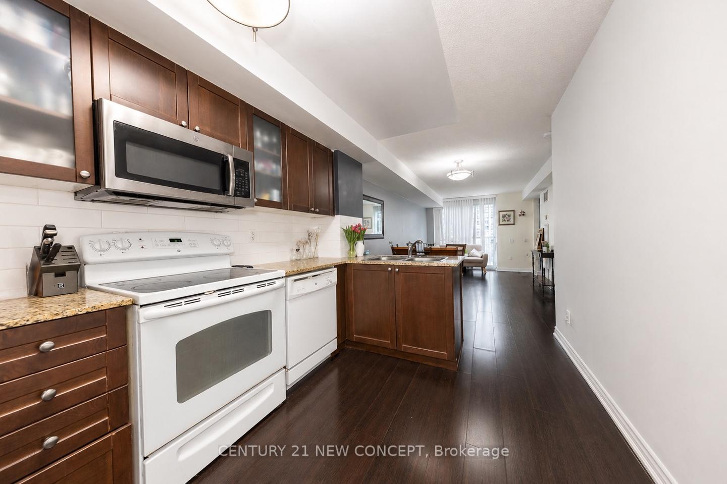 Photo 3 of Unit 404, 761 Bay Street, Toronto, Bay Street Corridor — HOMEH
