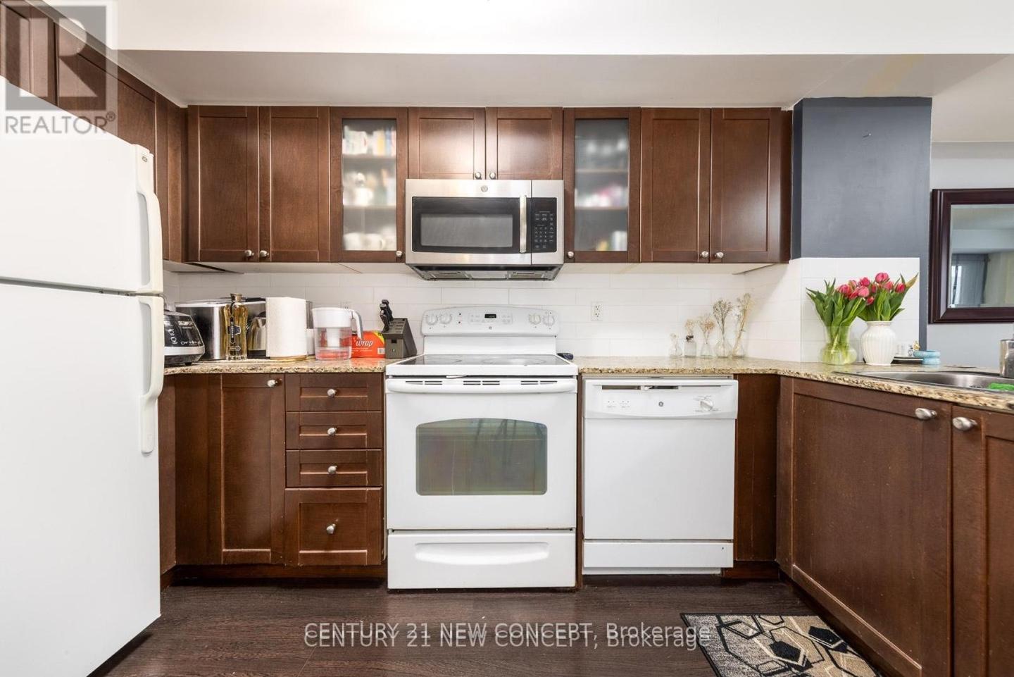 Photo 4 of Unit 404, 761 Bay Street, Toronto, Bay Street Corridor — HOMEH