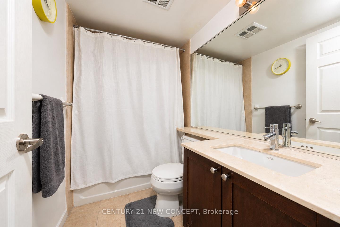 Photo 8 of Unit 404, 761 Bay Street, Toronto, Bay Street Corridor — HOMEH