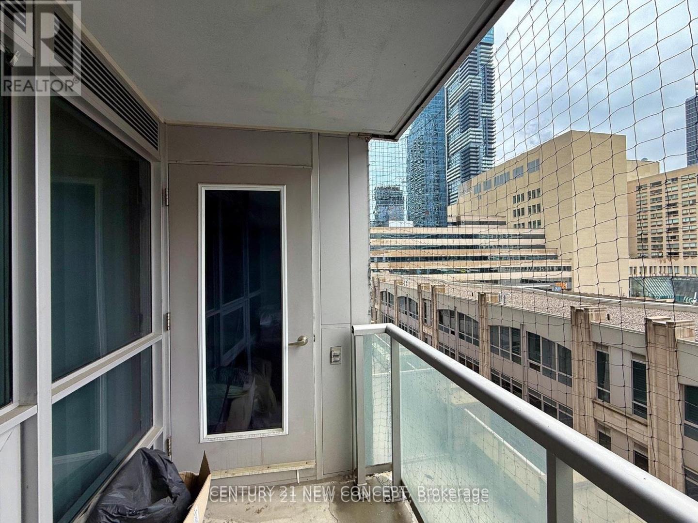 Photo 9 of Unit 404, 761 Bay Street, Toronto, Bay Street Corridor — HOMEH