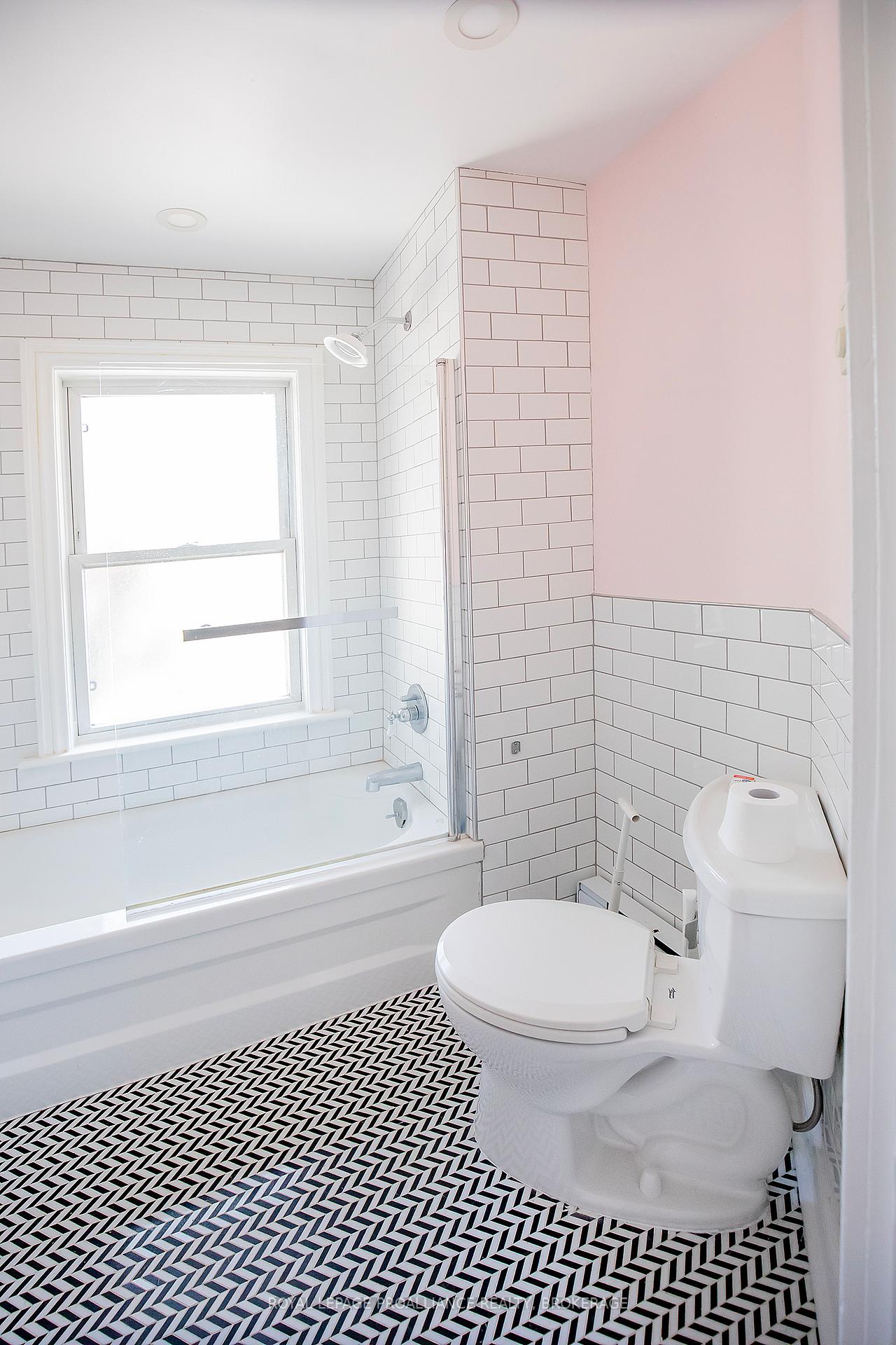 Photo 31 of 300 Sydenham Street, Kingston, East of Sir John A. Blvd — HOMEH