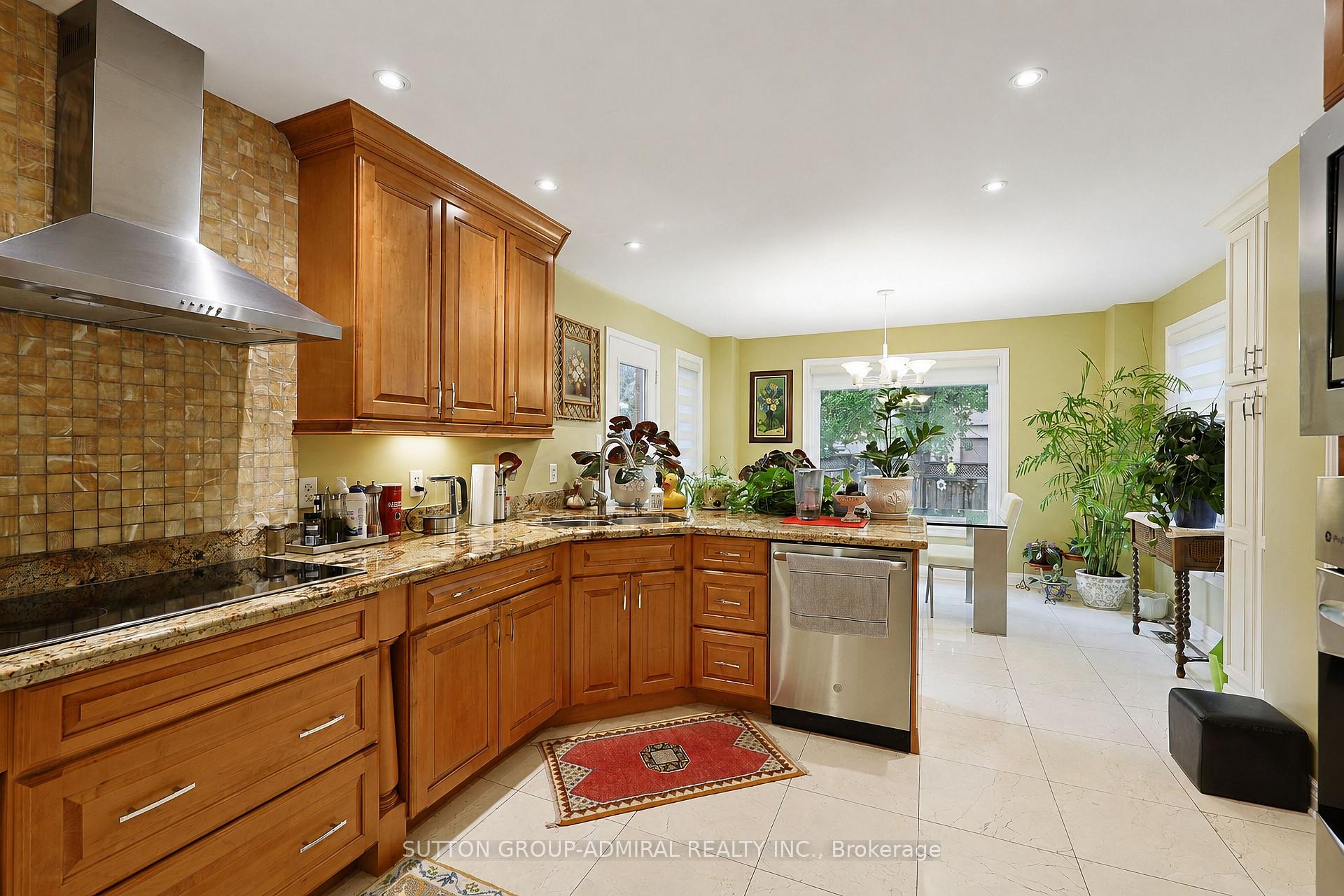 Photo 6 of 232 Franklin Avenue, Vaughan, Crestwood-Springfarm-Yorkhill — HOMEH