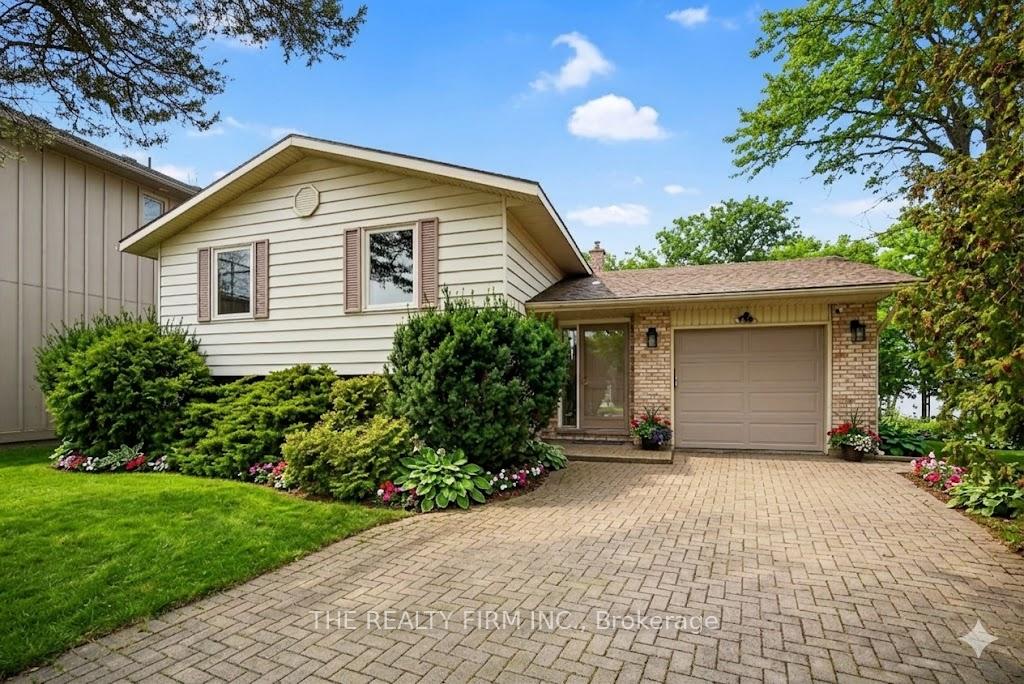 Photo 3 of 4084 Bluepoint Drive, Plympton-Wyoming, Plympton Wyoming — HOMEH