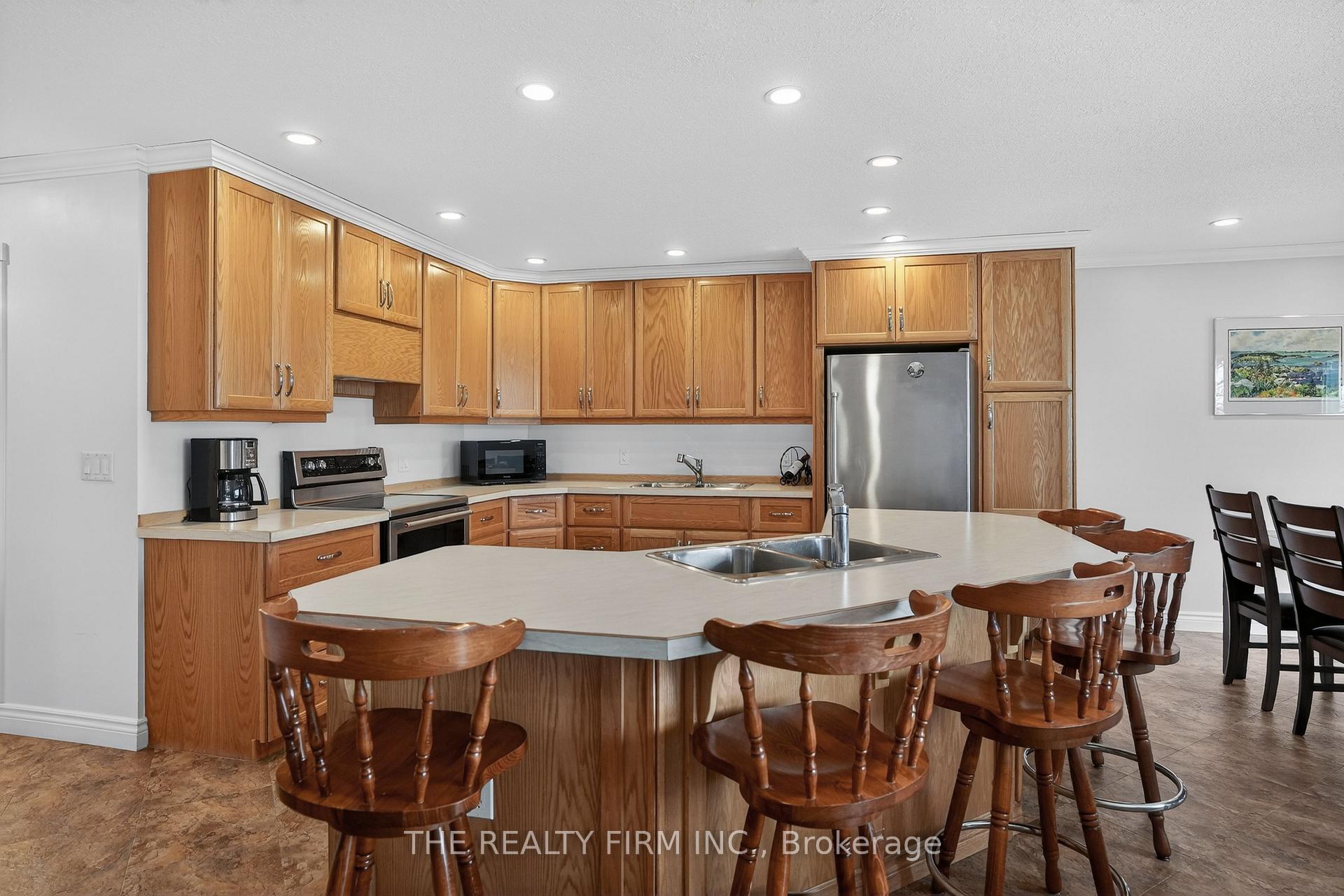 Photo 5 of 4084 Bluepoint Drive, Plympton-Wyoming, Plympton Wyoming — HOMEH