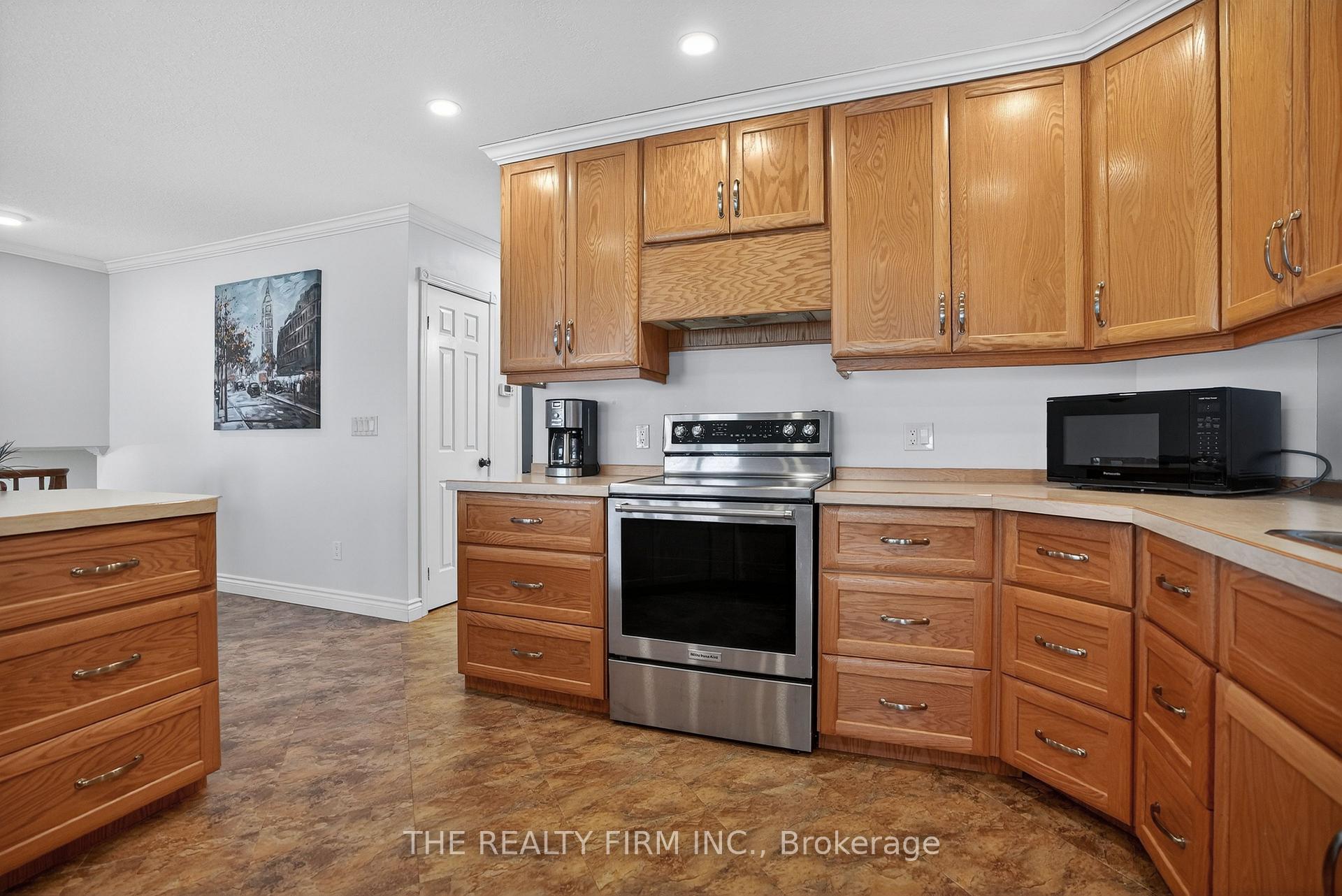 Photo 6 of 4084 Bluepoint Drive, Plympton-Wyoming, Plympton Wyoming — HOMEH