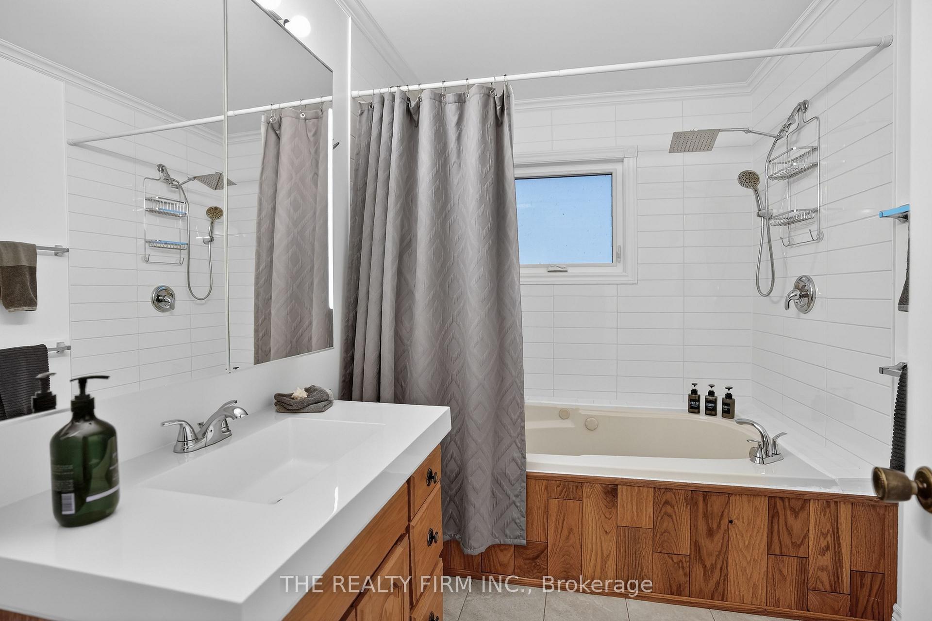 Photo 16 of 4084 Bluepoint Drive, Plympton-Wyoming, Plympton Wyoming — HOMEH