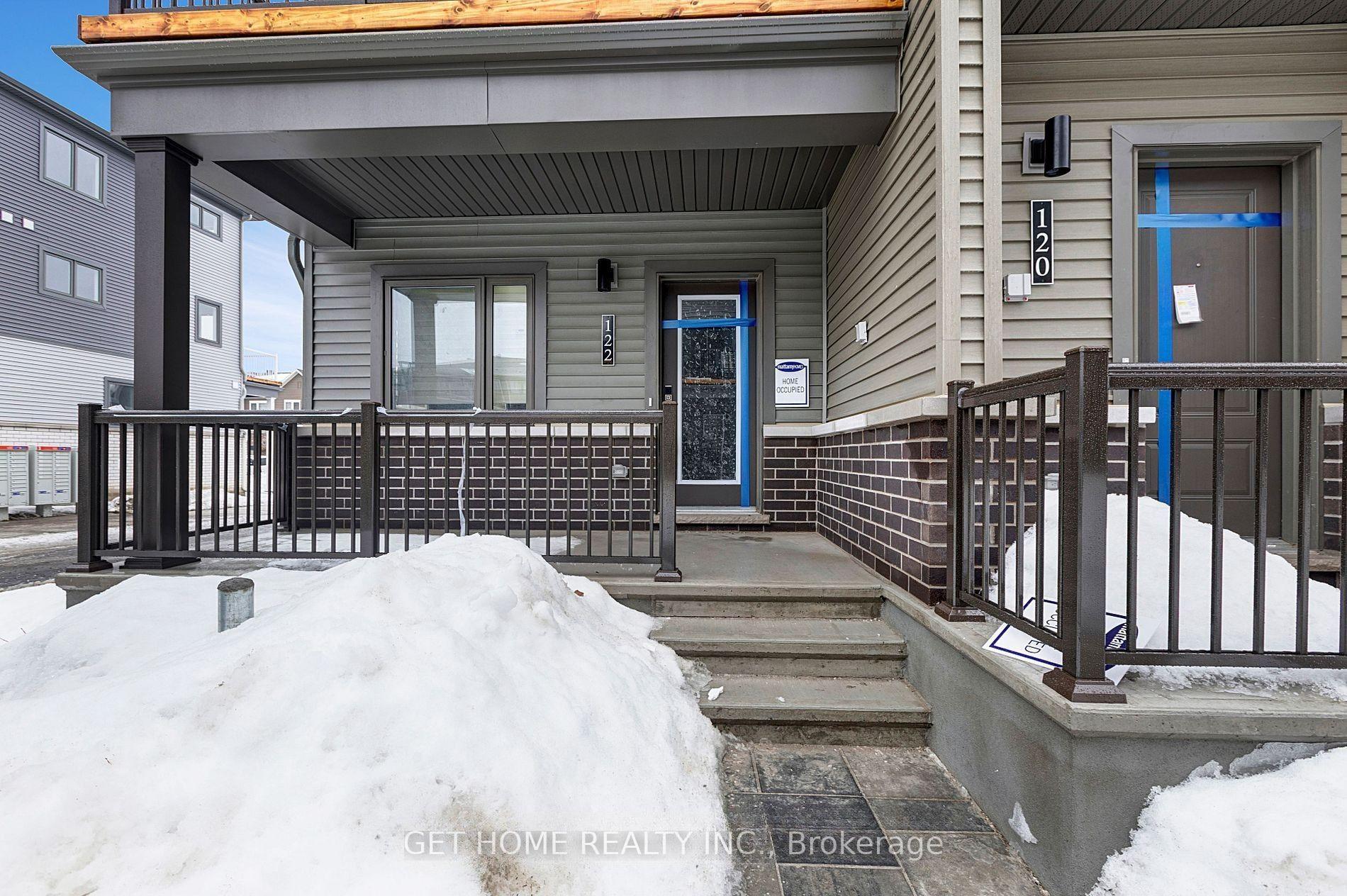 Front of 900 Parnian Private
