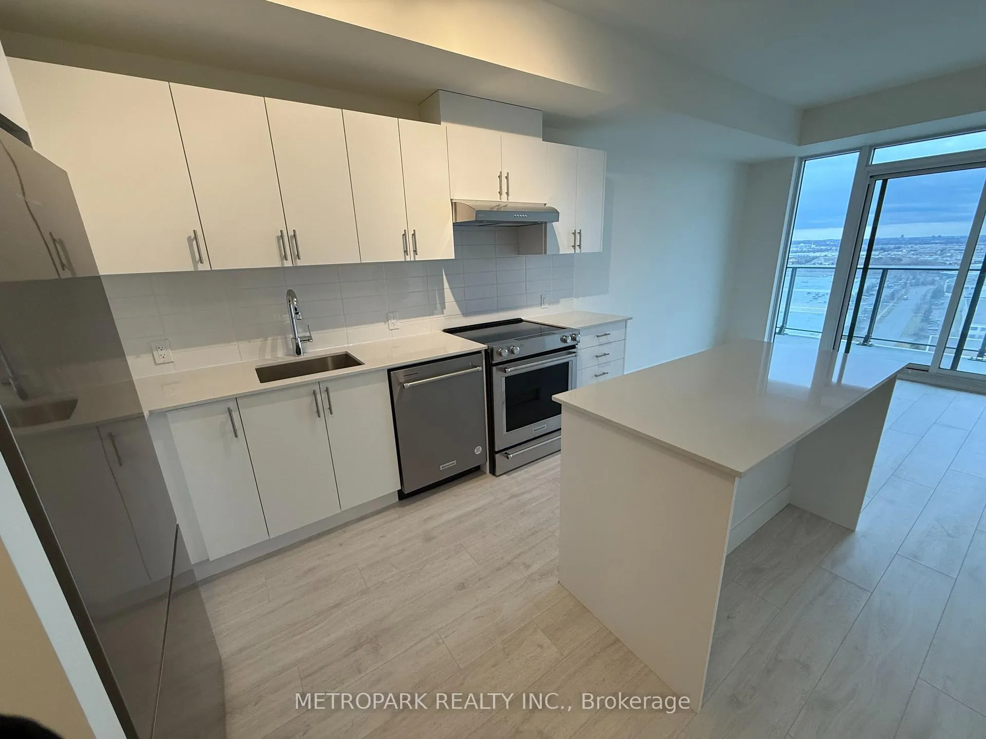 Photo 6 of Unit 1705, 8960 Jane Street E, Vaughan, Concord — HOMEH