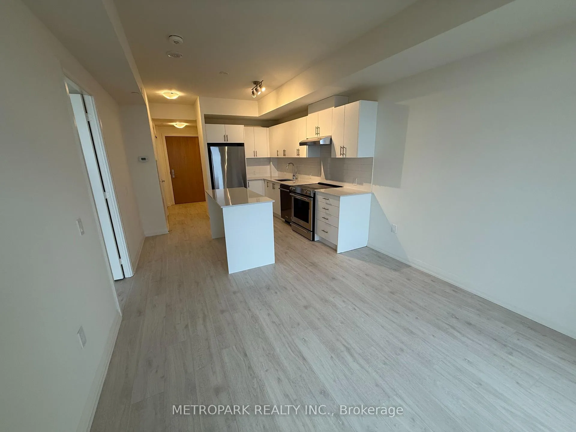 Photo 8 of Unit 1705, 8960 Jane Street E, Vaughan, Concord — HOMEH