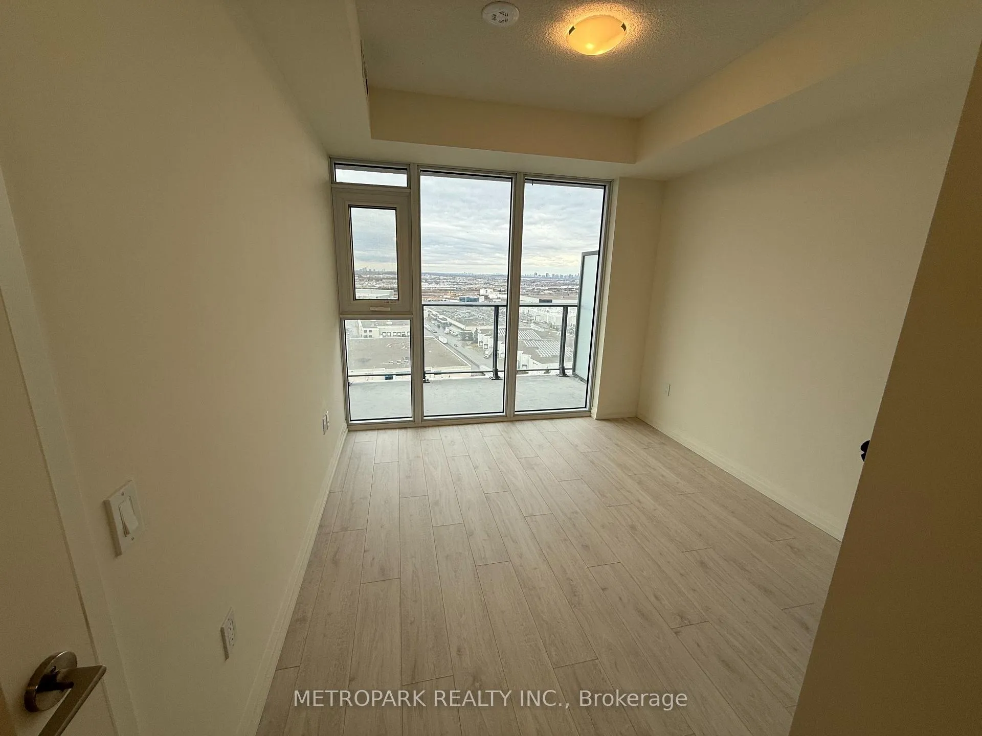Photo 9 of Unit 1705, 8960 Jane Street E, Vaughan, Concord — HOMEH