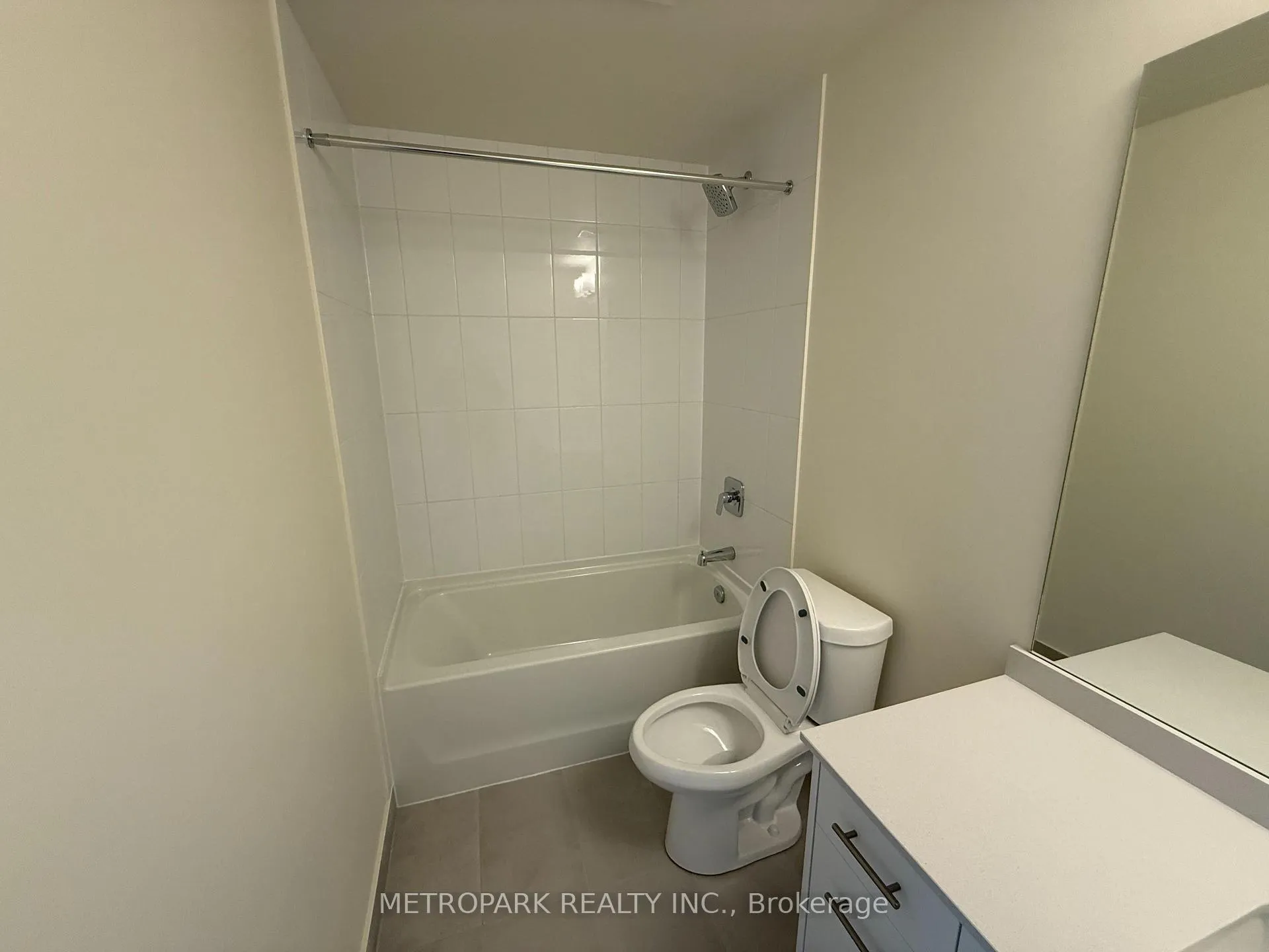 Photo 11 of Unit 1705, 8960 Jane Street E, Vaughan, Concord — HOMEH