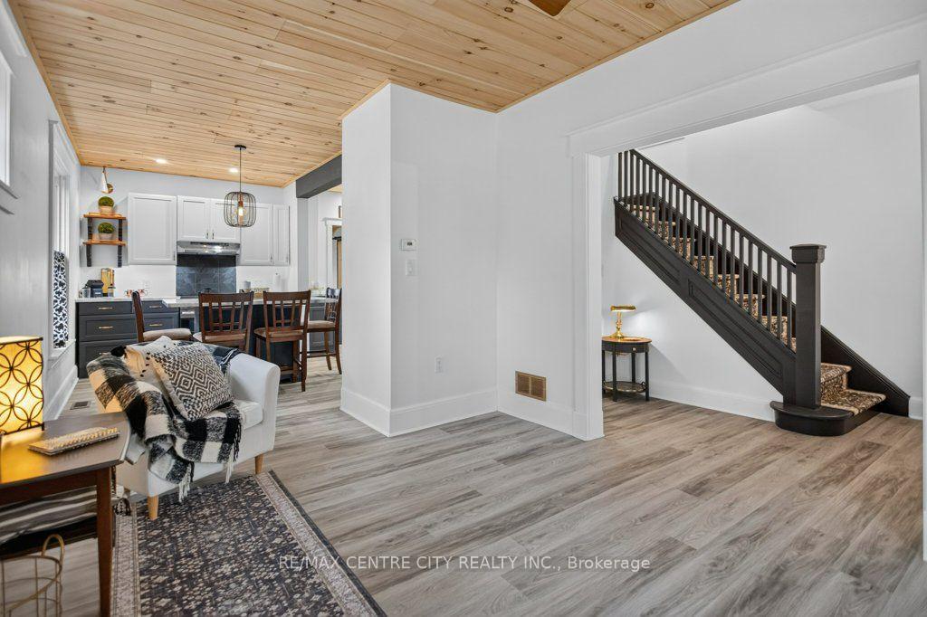 Photo 9 of 344 Wellington Street, St. Thomas — HOMEH