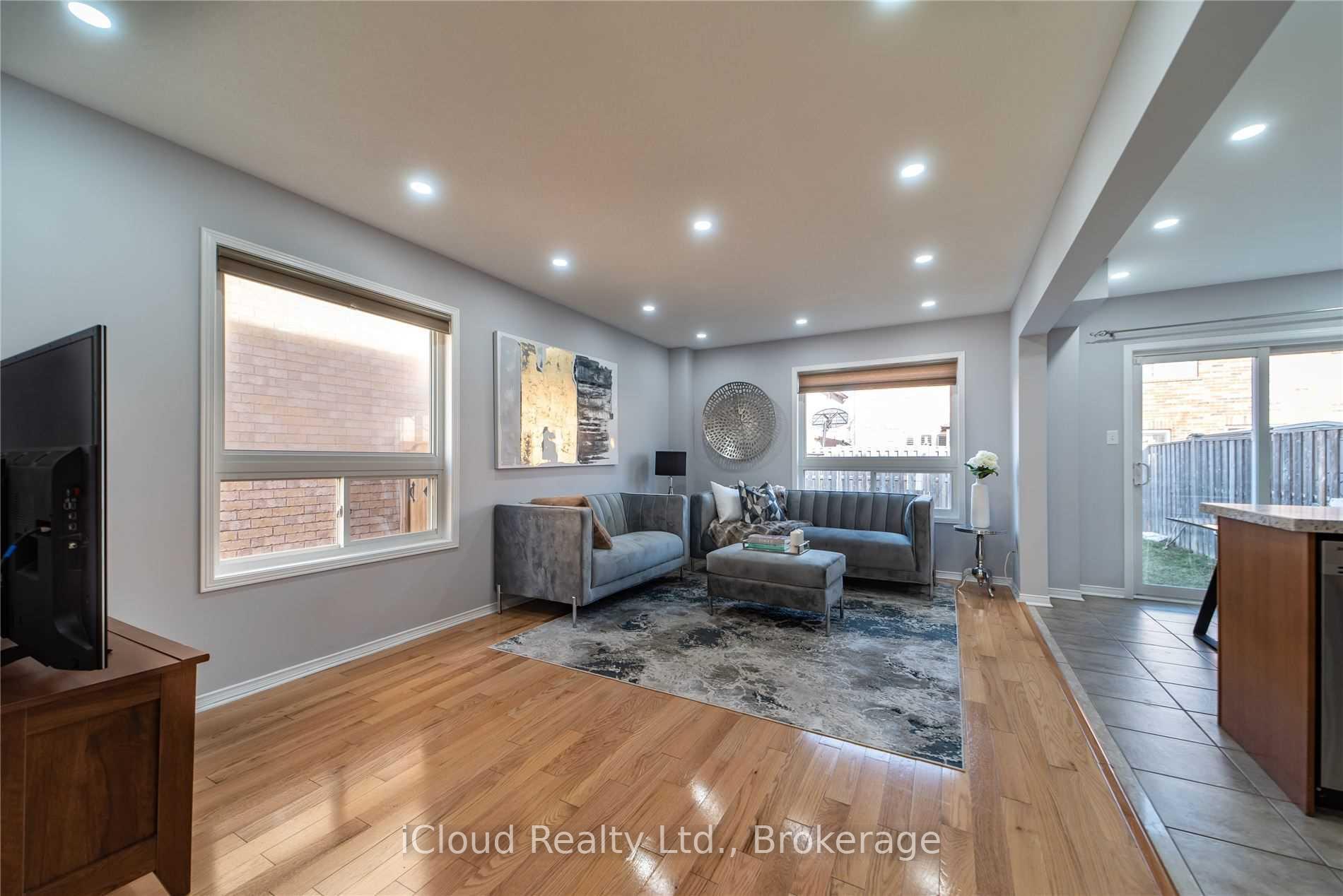 Photo 4 of 27 Hollingsworth Circle, Brampton, Fletcher's Meadow — HOMEH