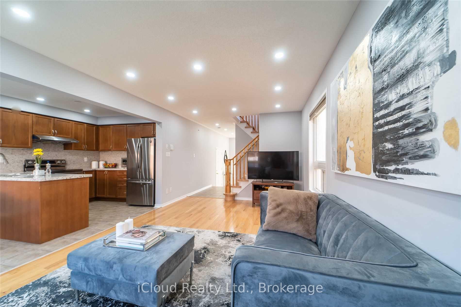 Photo 7 of 27 Hollingsworth Circle, Brampton, Fletcher's Meadow — HOMEH
