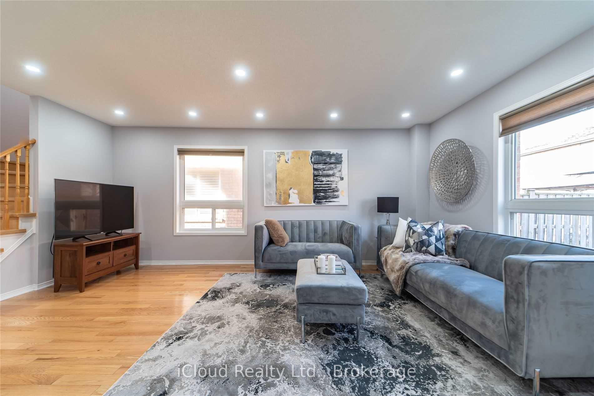 Photo 8 of 27 Hollingsworth Circle, Brampton, Fletcher's Meadow — HOMEH