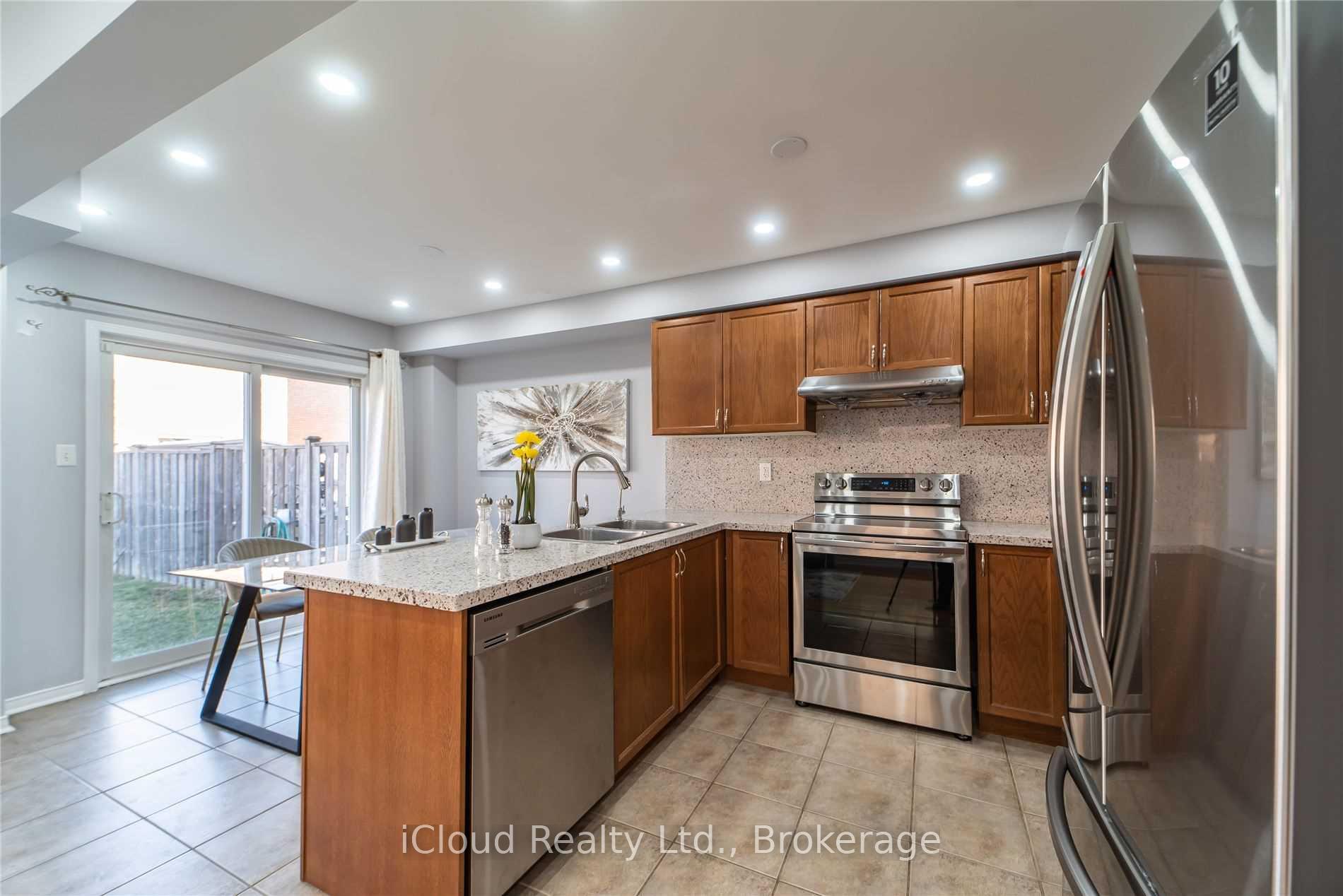 Photo 11 of 27 Hollingsworth Circle, Brampton, Fletcher's Meadow — HOMEH
