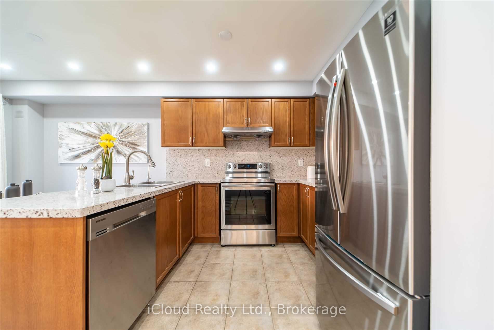 Photo 12 of 27 Hollingsworth Circle, Brampton, Fletcher's Meadow — HOMEH