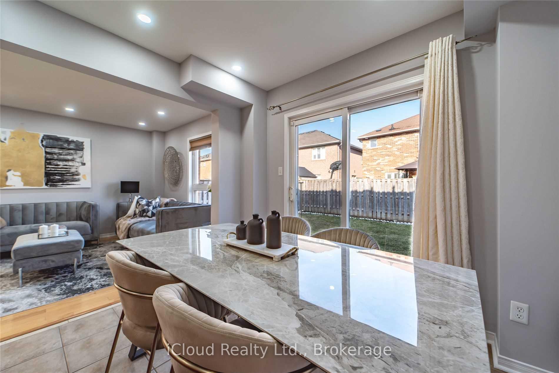 Photo 13 of 27 Hollingsworth Circle, Brampton, Fletcher's Meadow — HOMEH