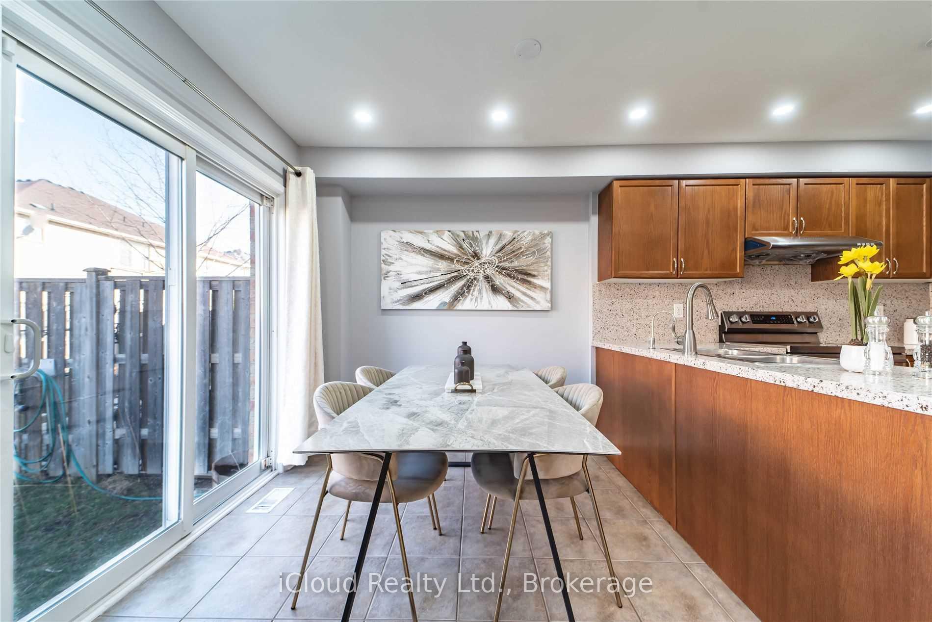 Photo 14 of 27 Hollingsworth Circle, Brampton, Fletcher's Meadow — HOMEH