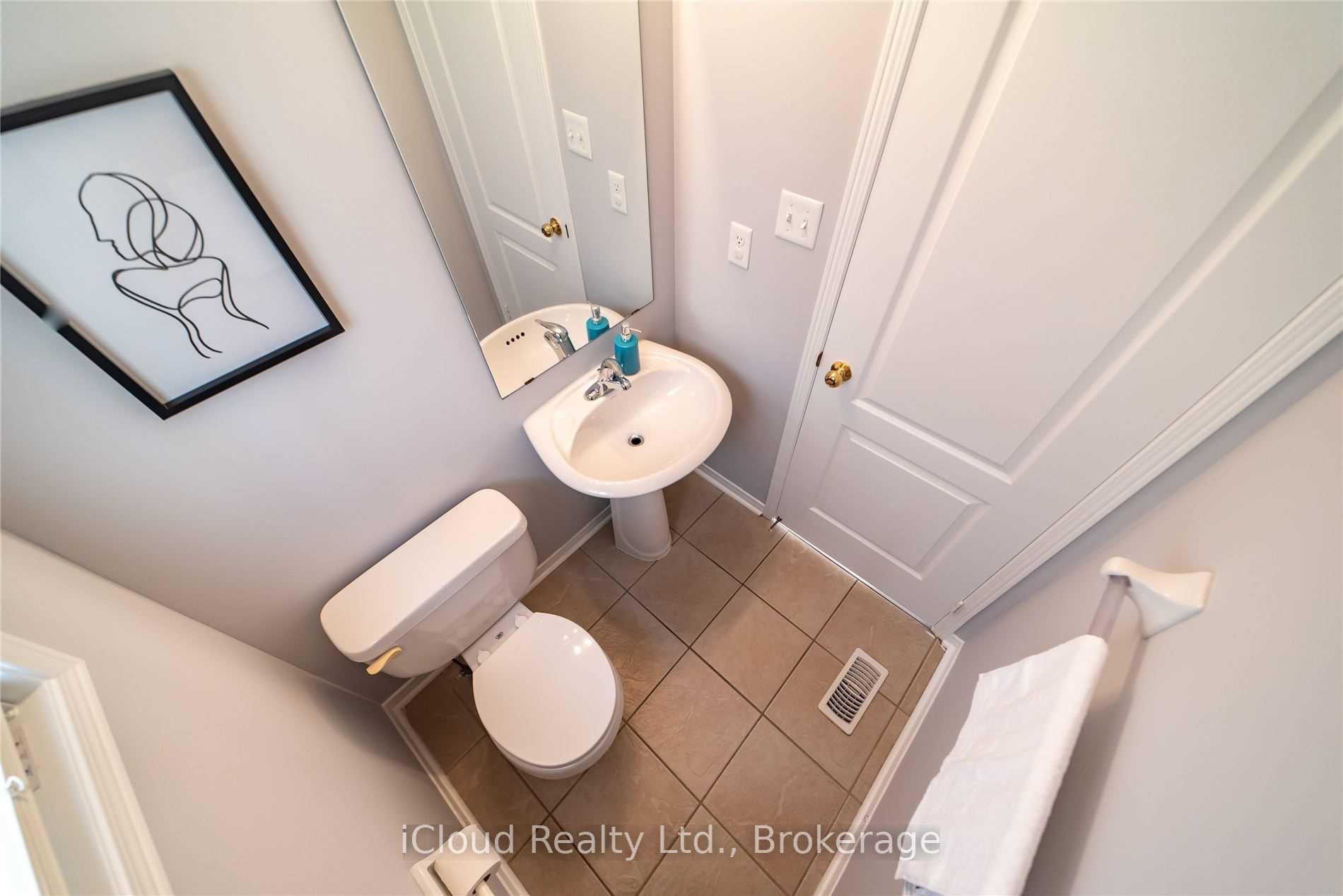 Photo 16 of 27 Hollingsworth Circle, Brampton, Fletcher's Meadow — HOMEH