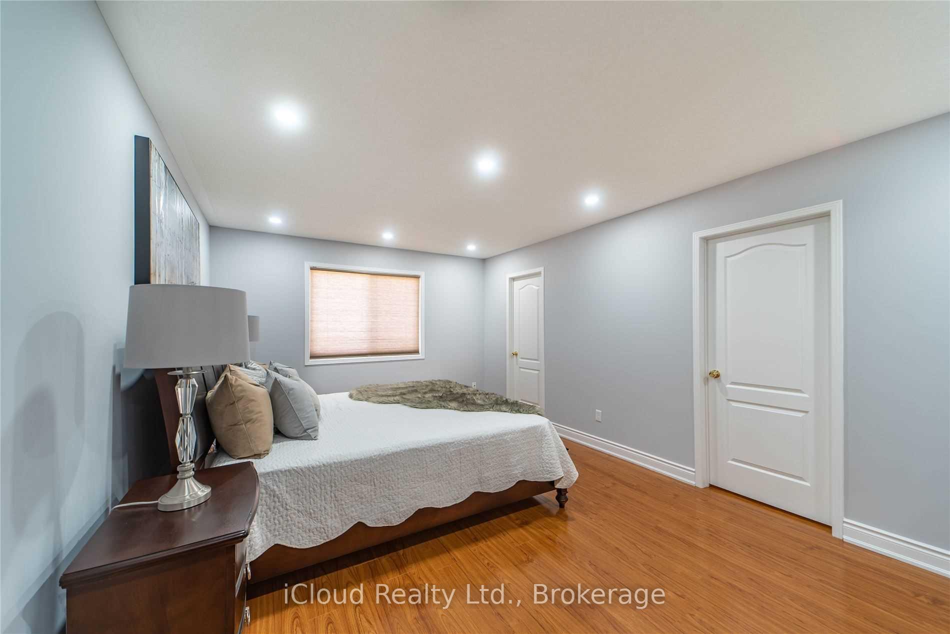 Photo 20 of 27 Hollingsworth Circle, Brampton, Fletcher's Meadow — HOMEH