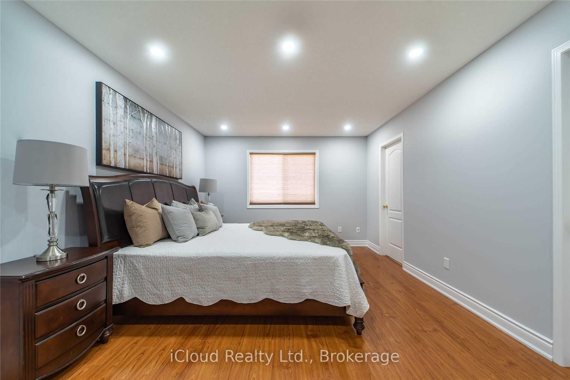 Photo 21 of 27 Hollingsworth Circle, Brampton, Fletcher's Meadow — HOMEH