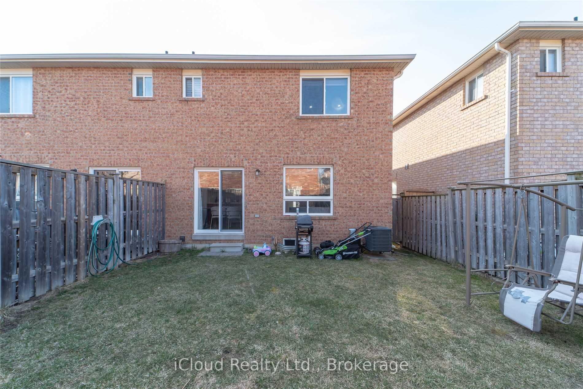 Photo 30 of 27 Hollingsworth Circle, Brampton, Fletcher's Meadow — HOMEH