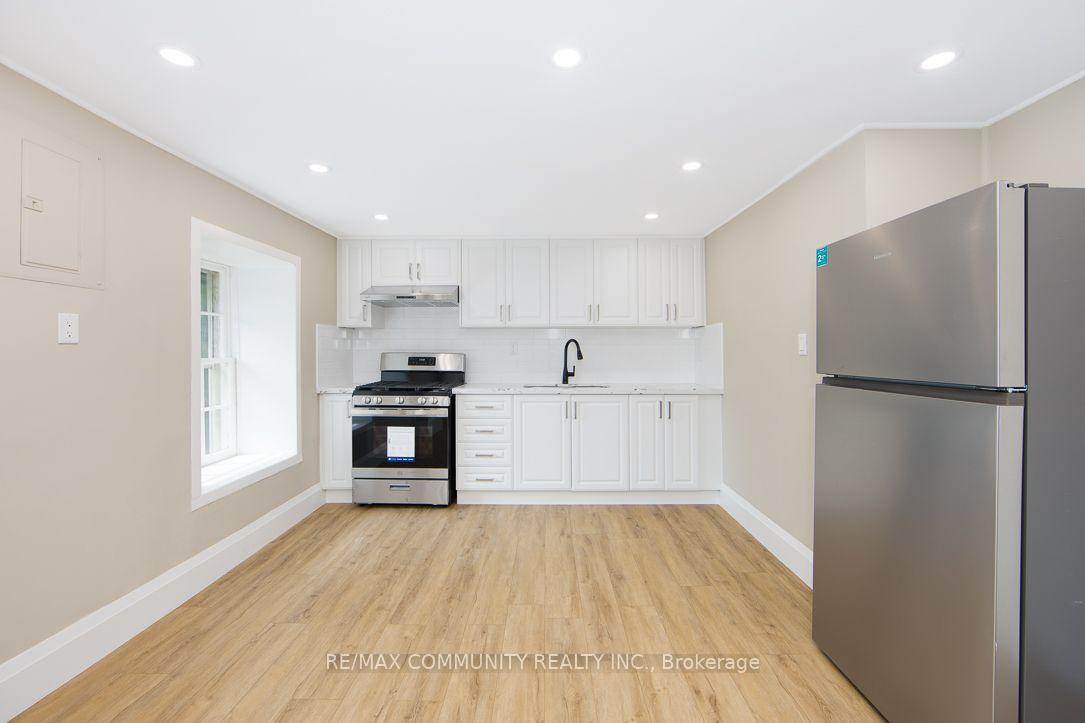 Photo 8 of Unit 2, 1130 King Street E, Cambridge, Preston South — HOMEH