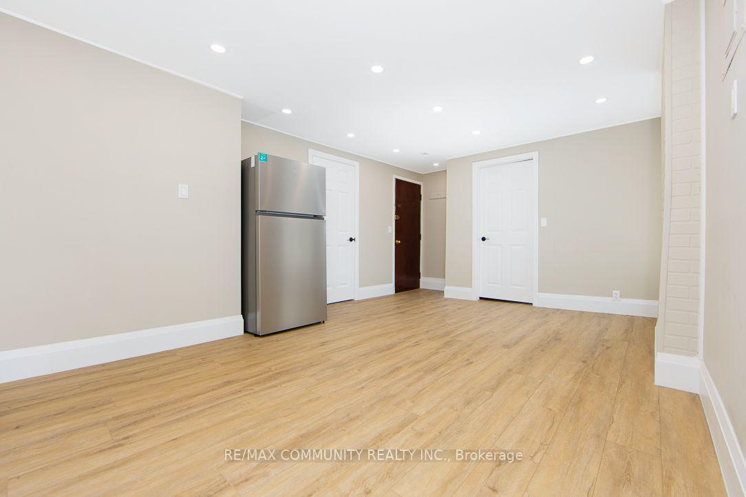 Photo 9 of Unit 2, 1130 King Street E, Cambridge, Preston South — HOMEH