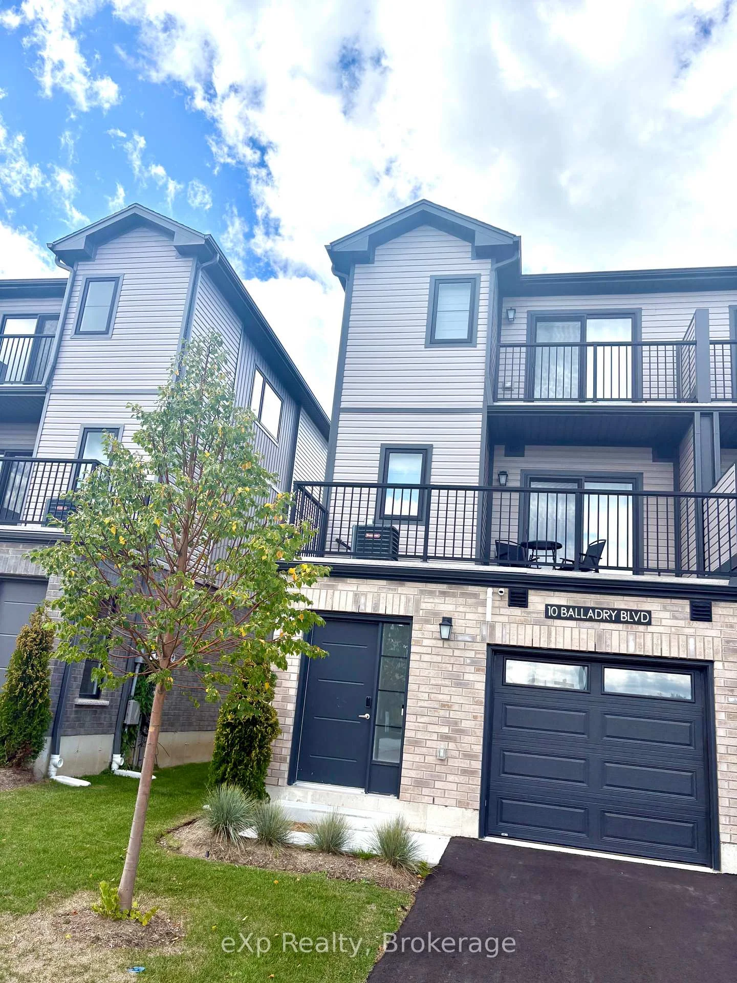 Photo 2 of 10 Balladry Boulevard, Stratford — HOMEH