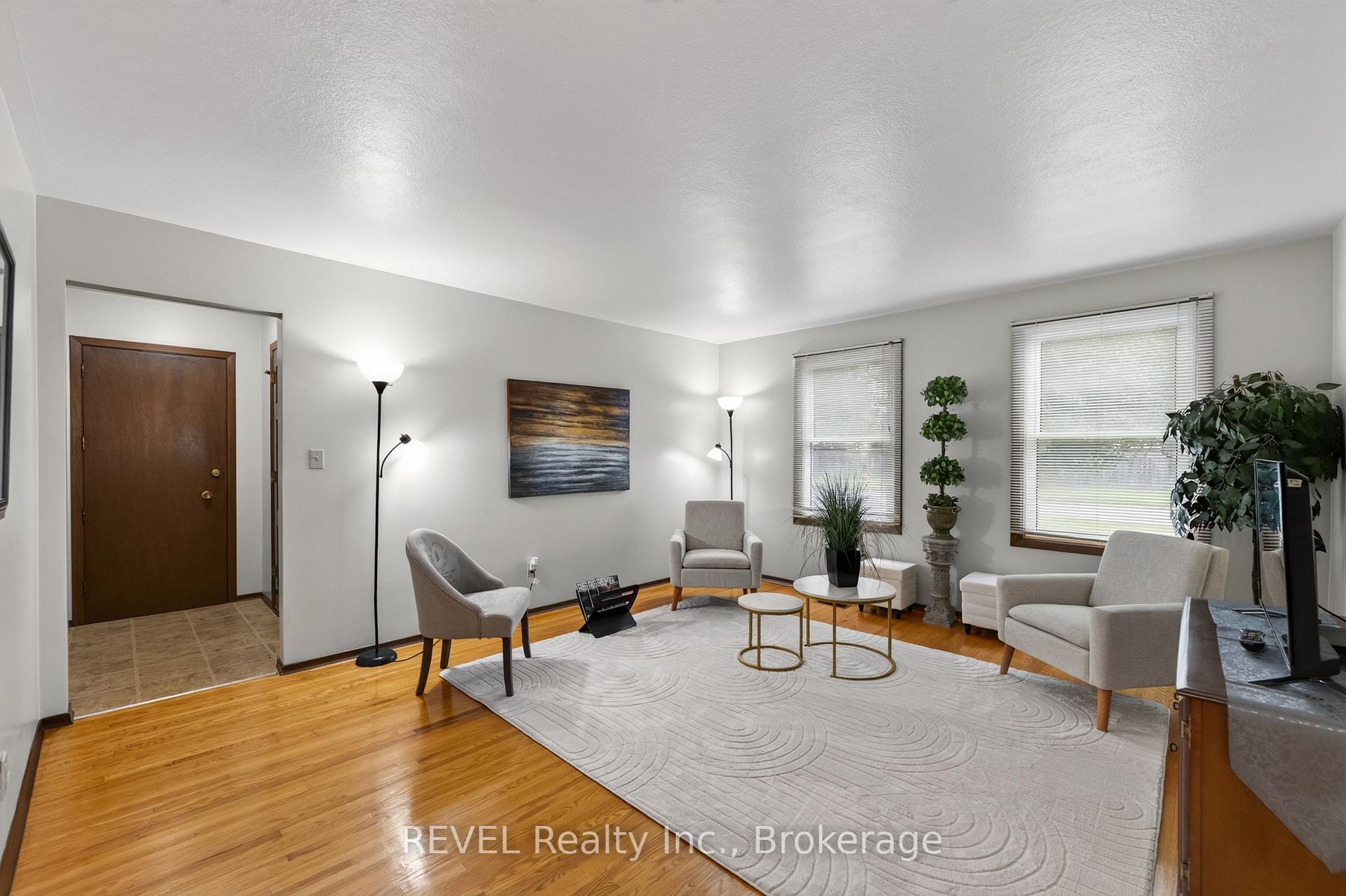 Photo 2 of 36 Manor Road, St. Catharines, Vine/Linwell — HOMEH