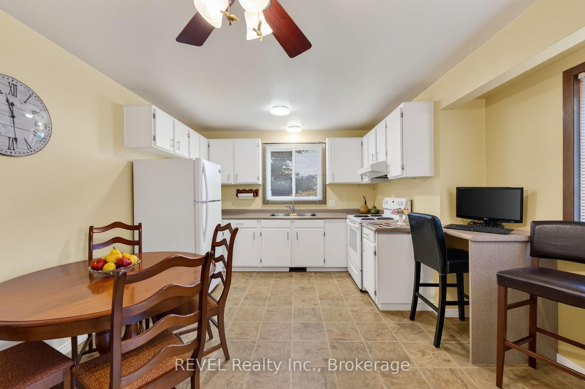 Photo 5 of 36 Manor Road, St. Catharines, Vine/Linwell — HOMEH