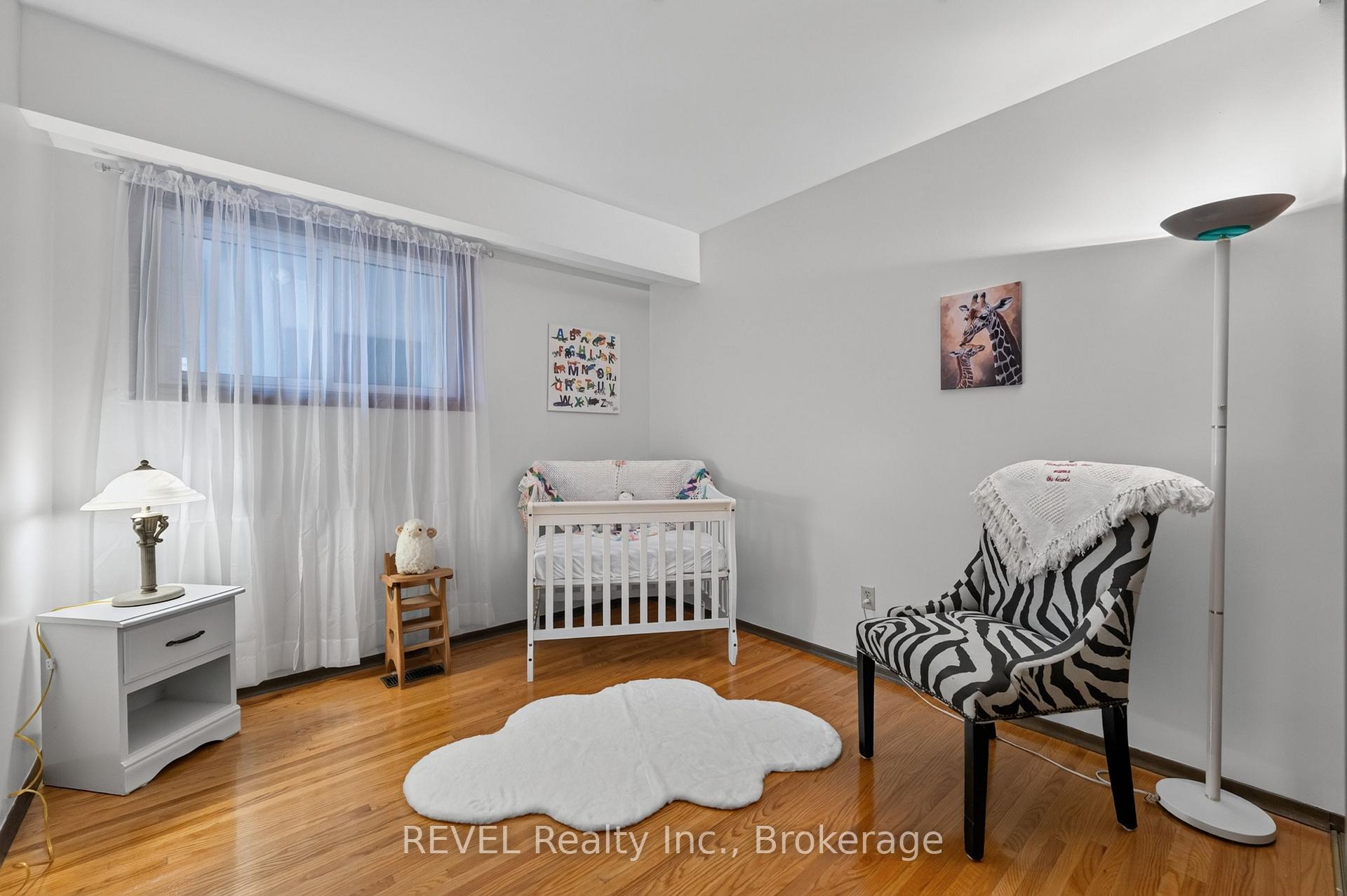 Photo 10 of 36 Manor Road, St. Catharines, Vine/Linwell — HOMEH