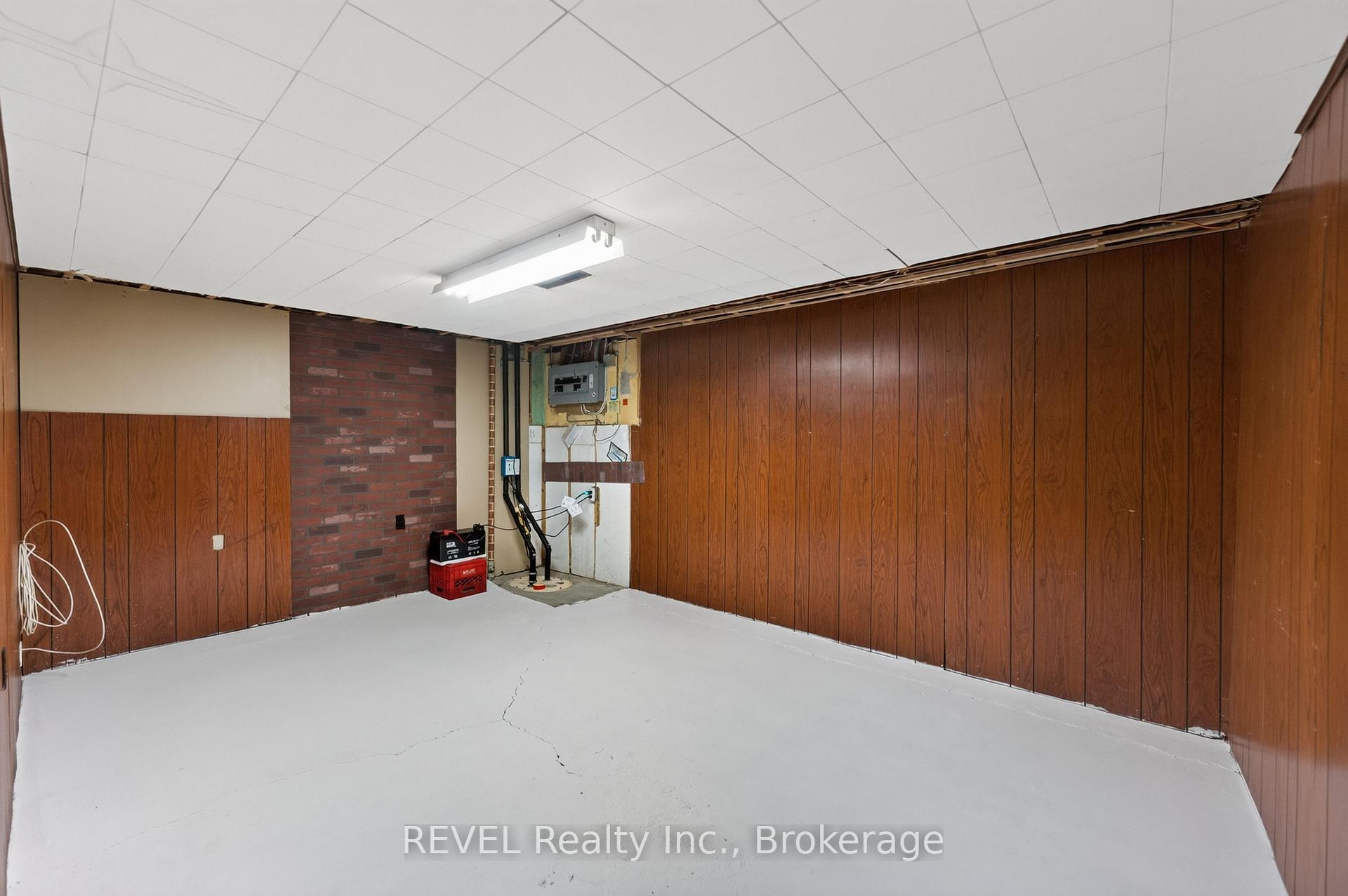 Photo 13 of 36 Manor Road, St. Catharines, Vine/Linwell — HOMEH
