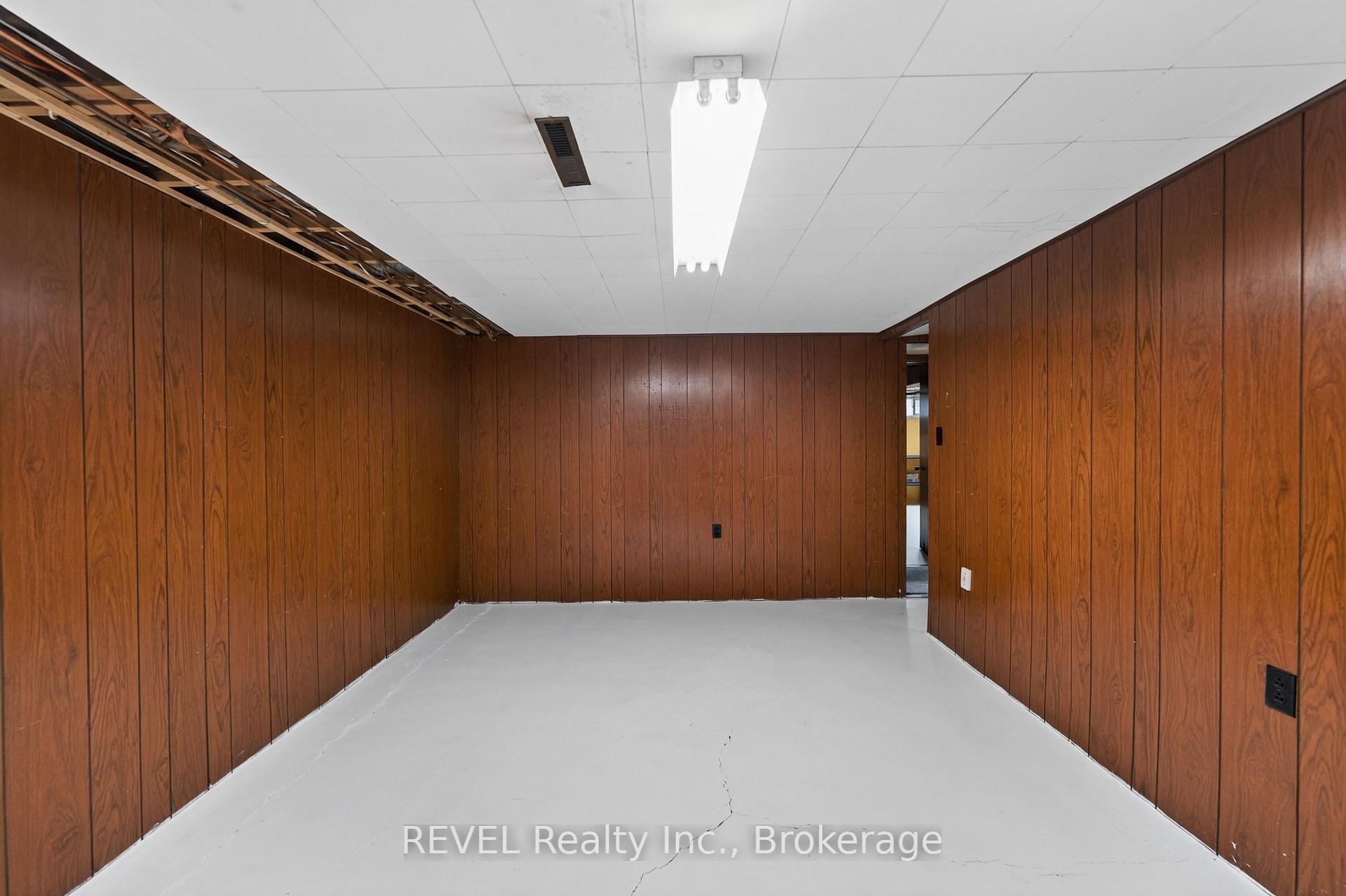 Photo 16 of 36 Manor Road, St. Catharines, Vine/Linwell — HOMEH