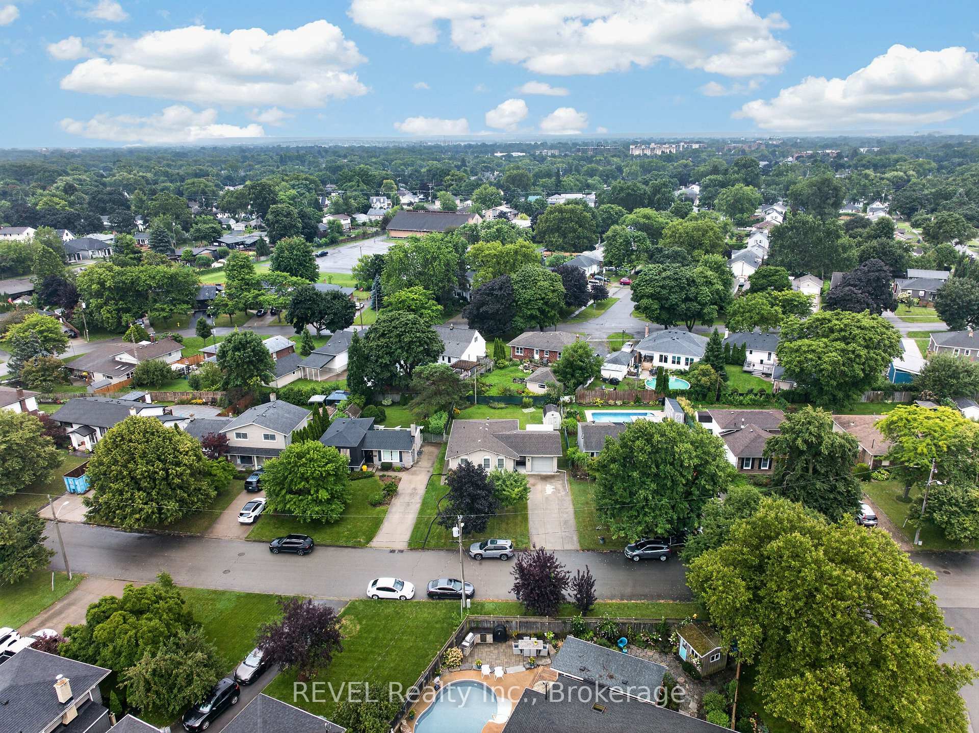 Photo 19 of 36 Manor Road, St. Catharines, Vine/Linwell — HOMEH