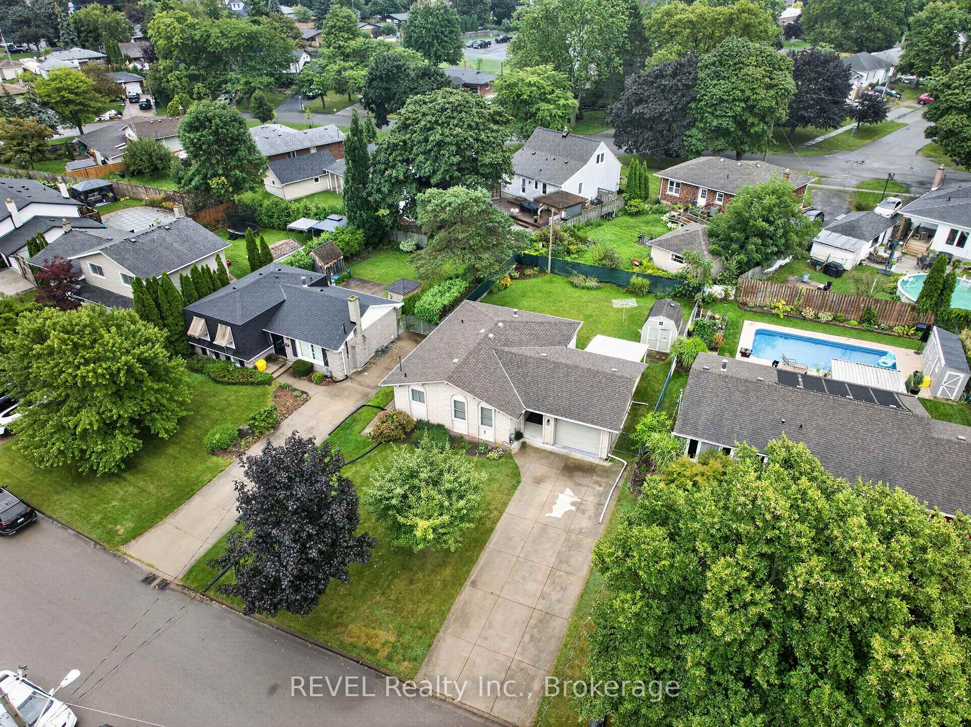 Photo 21 of 36 Manor Road, St. Catharines, Vine/Linwell — HOMEH