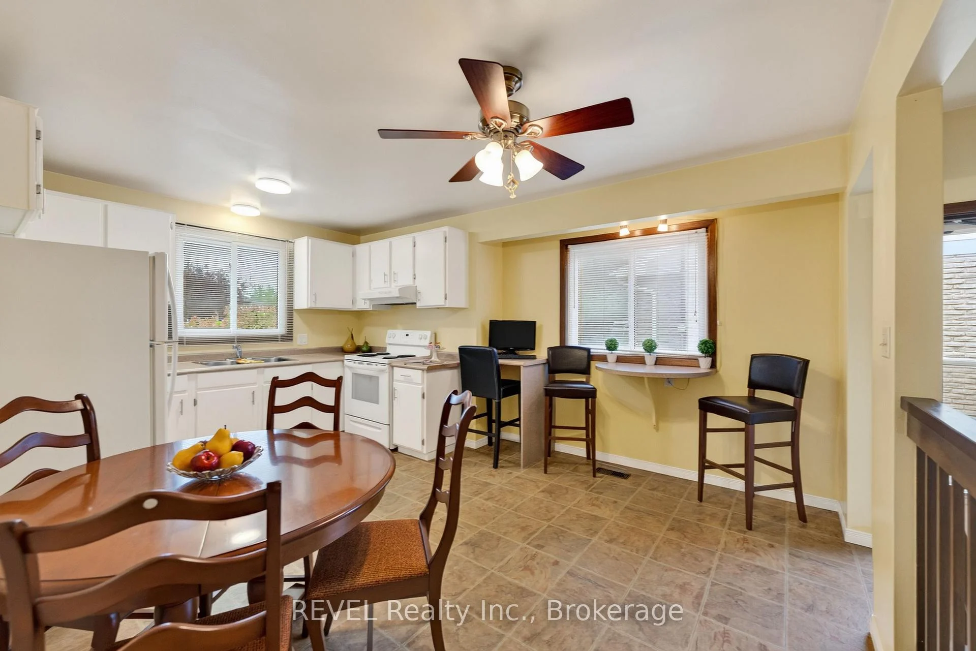 Photo 35 of 36 Manor Road, St. Catharines, Vine/Linwell — HOMEH