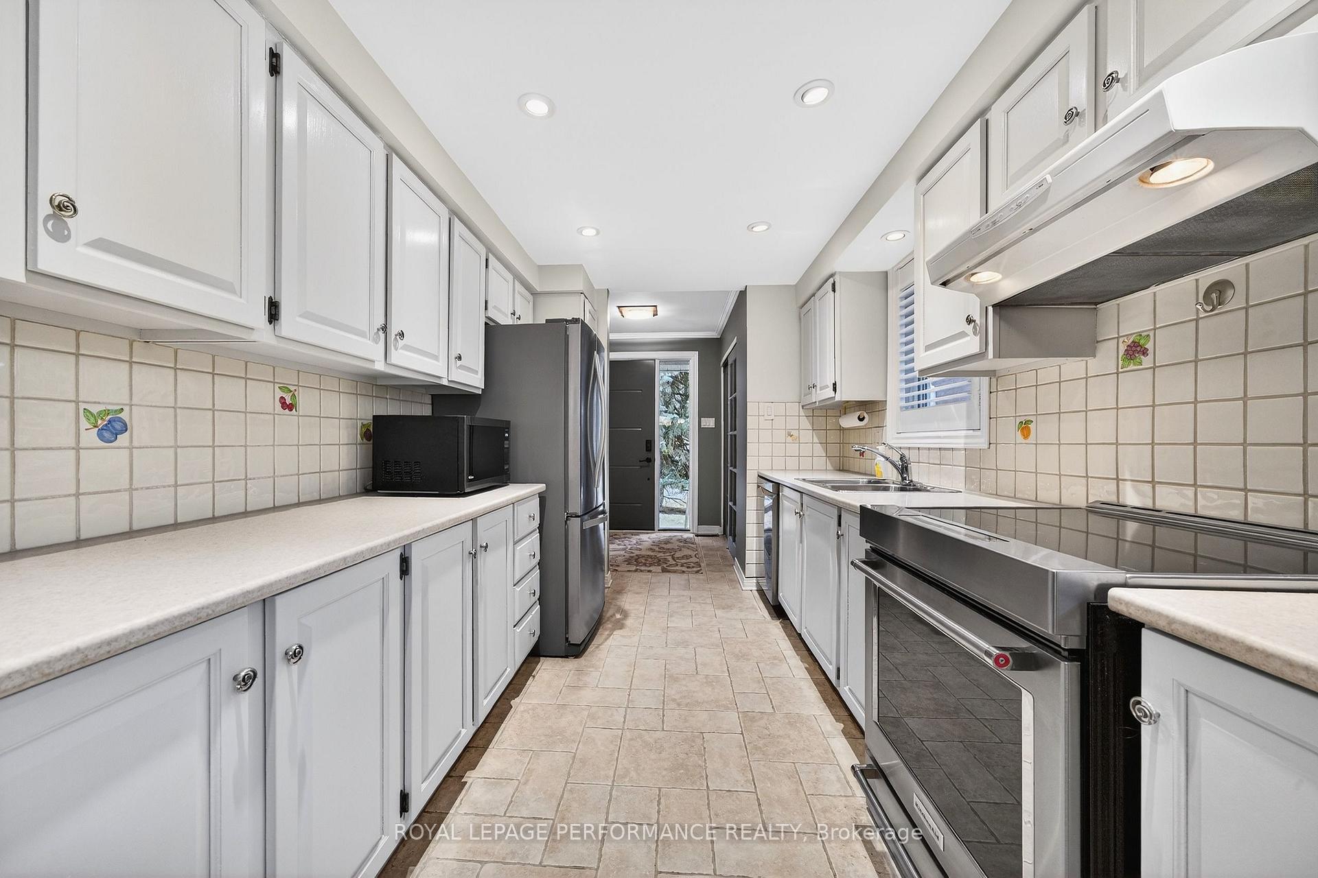 Photo 10 of 270 Compton Avenue, Ottawa, Woodroffe — HOMEH