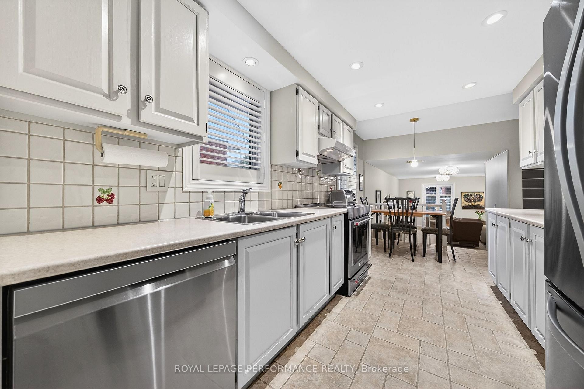 Photo 11 of 270 Compton Avenue, Ottawa, Woodroffe — HOMEH