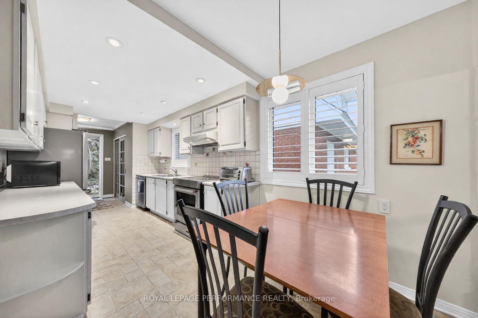Photo 12 of 270 Compton Avenue, Ottawa, Woodroffe — HOMEH