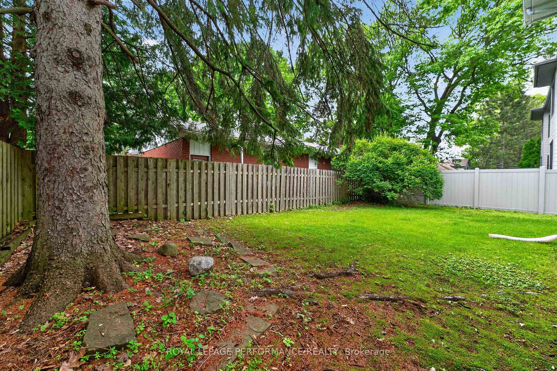 Photo 36 of 270 Compton Avenue, Ottawa, Woodroffe — HOMEH